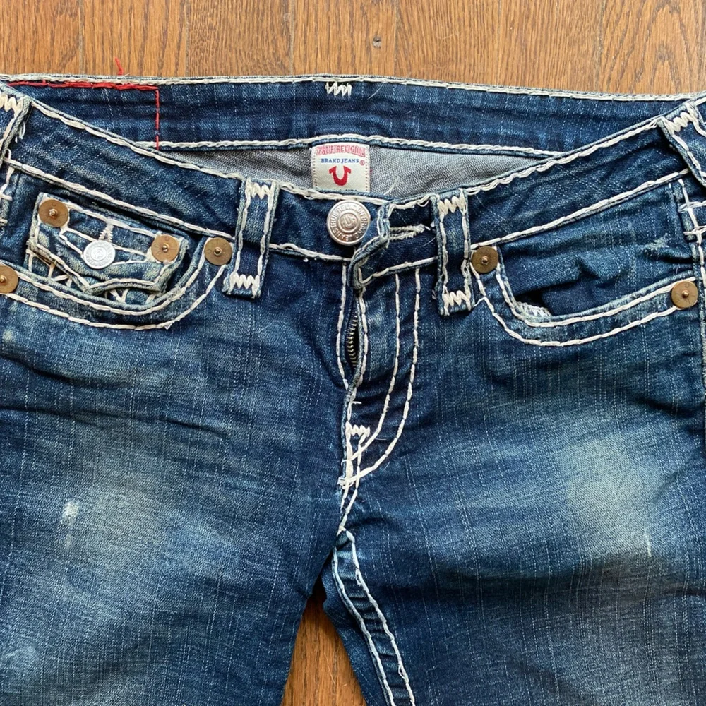 True Religion Dark Blue Denim Jeans with White Stitching - Picture 2 of 7